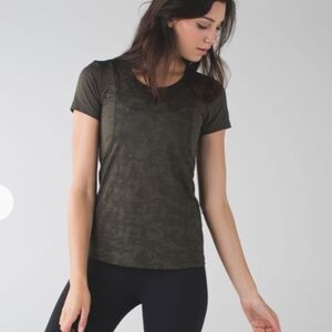 Lululemon Run for Days Short Sleeve Deep Camo t-shirt - size 6 or 8?